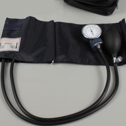 Dynarex Aneroid Sphygmomanometer